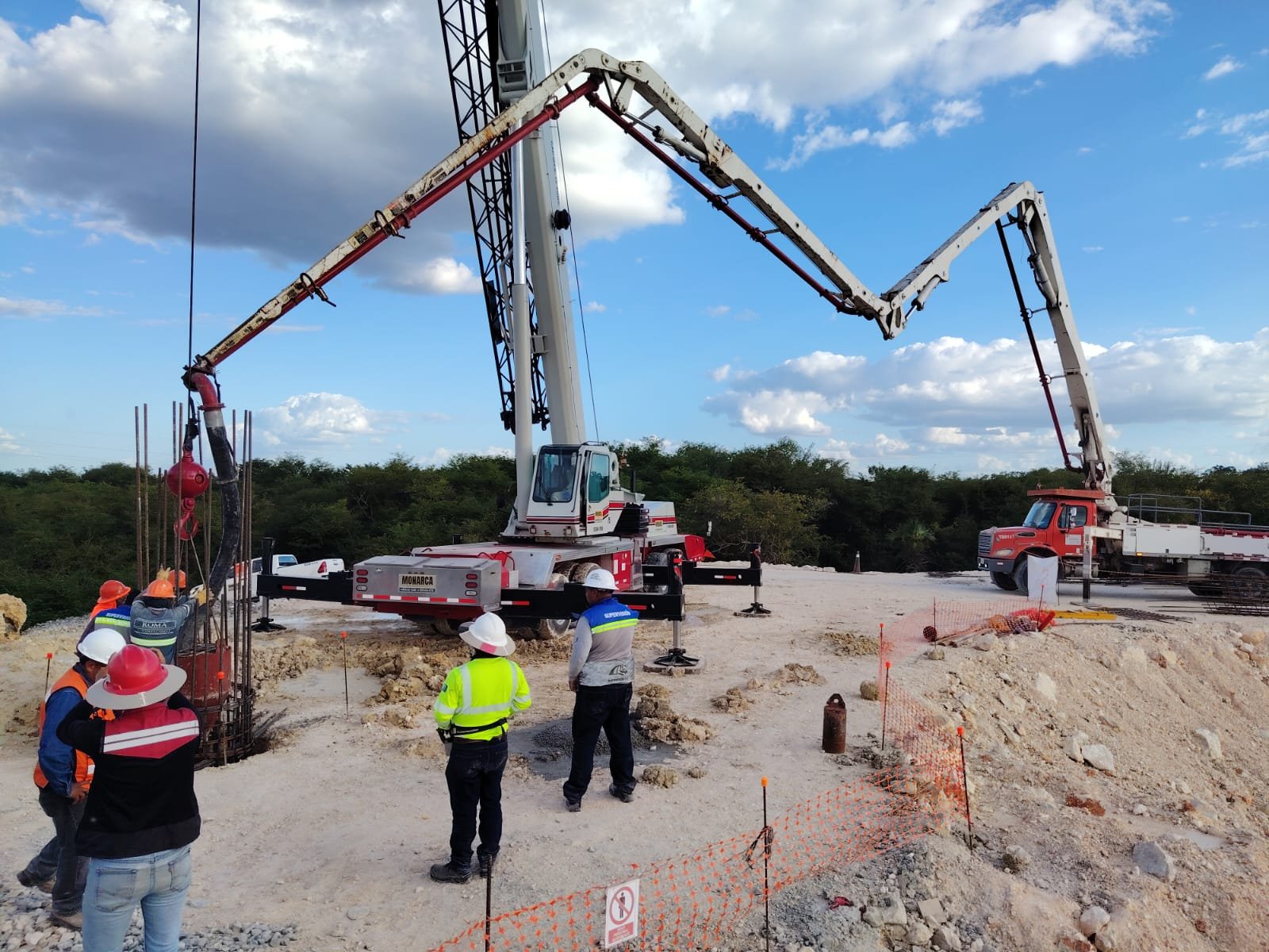 Suministro, fabricación y montaje de bases para señalización en vías